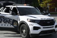 Un homme de 23 ans sort une arme devant des policiers à Sherbrooke